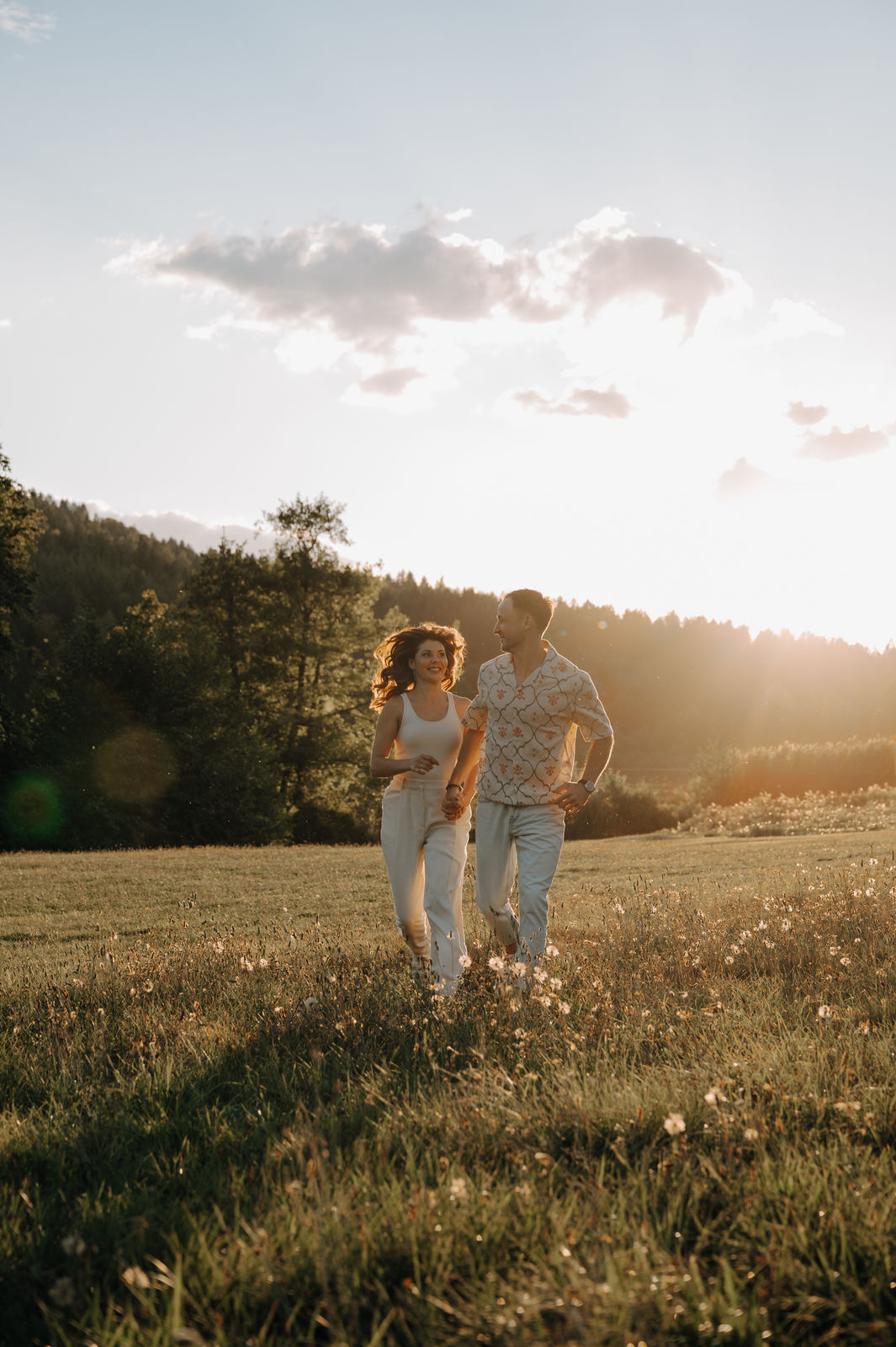 Paarfotografie Kärnten mit warmem Abendlicht