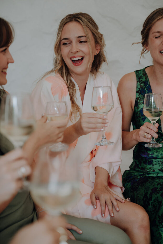 Hochzeitsfotografin in Klagenfurt für moderne, stilvolle und ungestellte Hochzeitsfotos