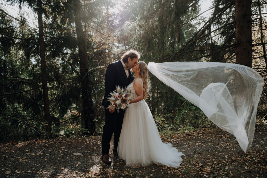 Hochzeitsfotografin in Klagenfurt für moderne, stilvolle und ungestellte Hochzeitsfotos