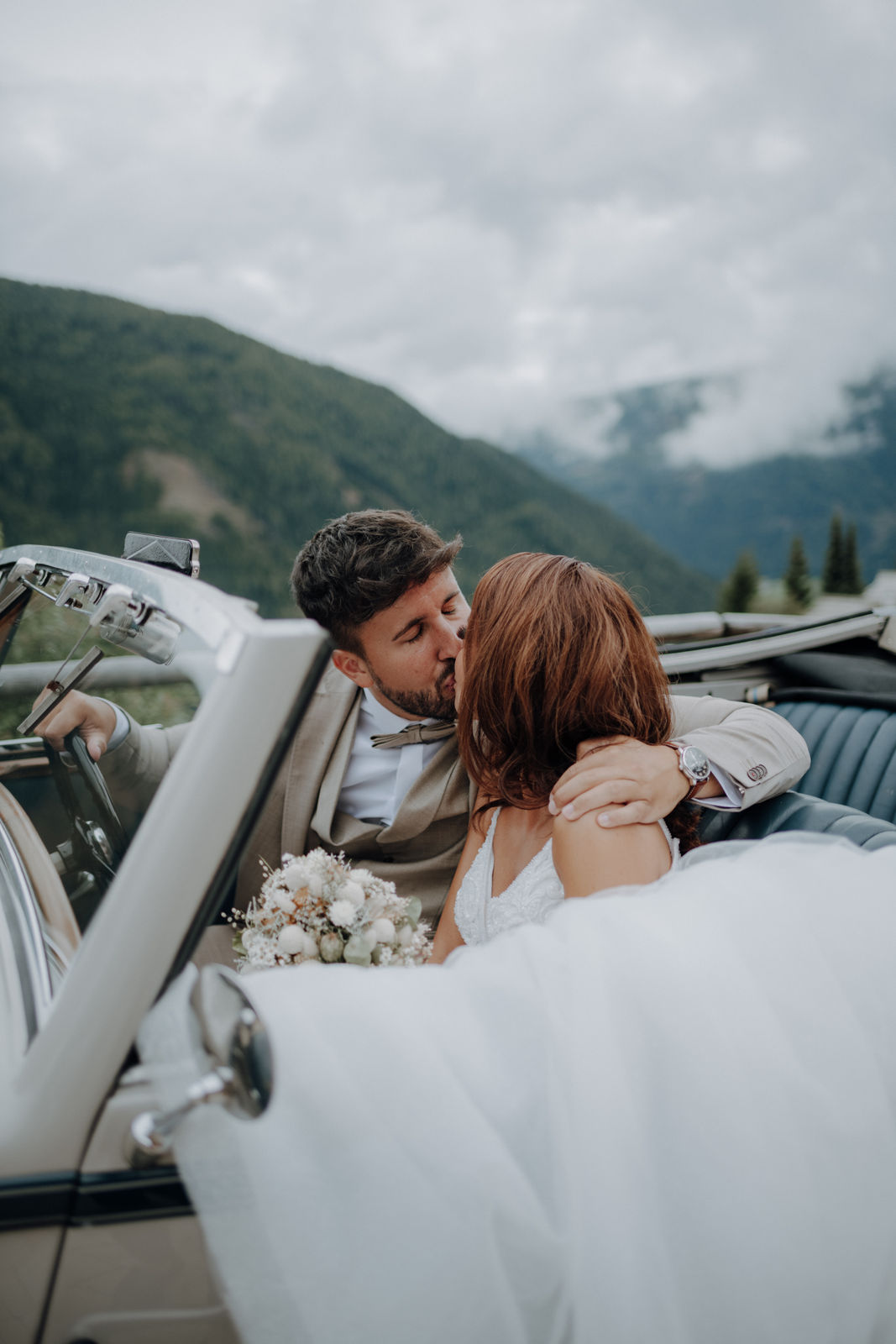 Hochzeitsfotografin in Klagenfurt für moderne, stilvolle und ungestellte Hochzeitsfotos