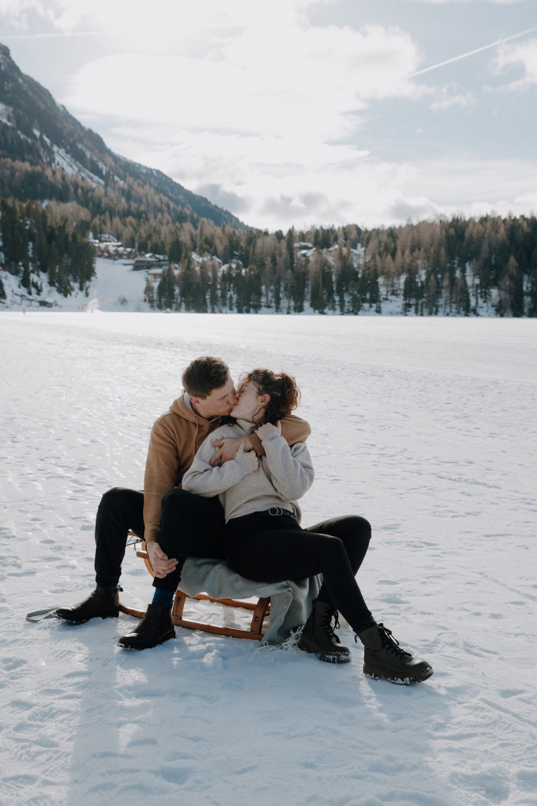 Natürliche Paarfotos auf der Turracher Höhe im Winter