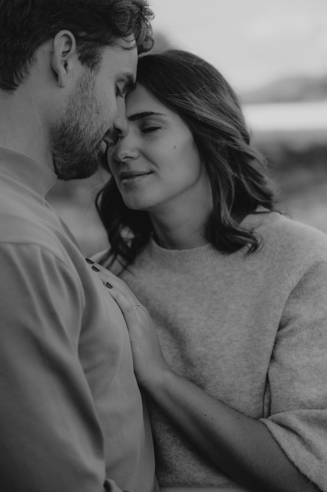 Emotionale Paarfotos in Klagenfurt in der Natur