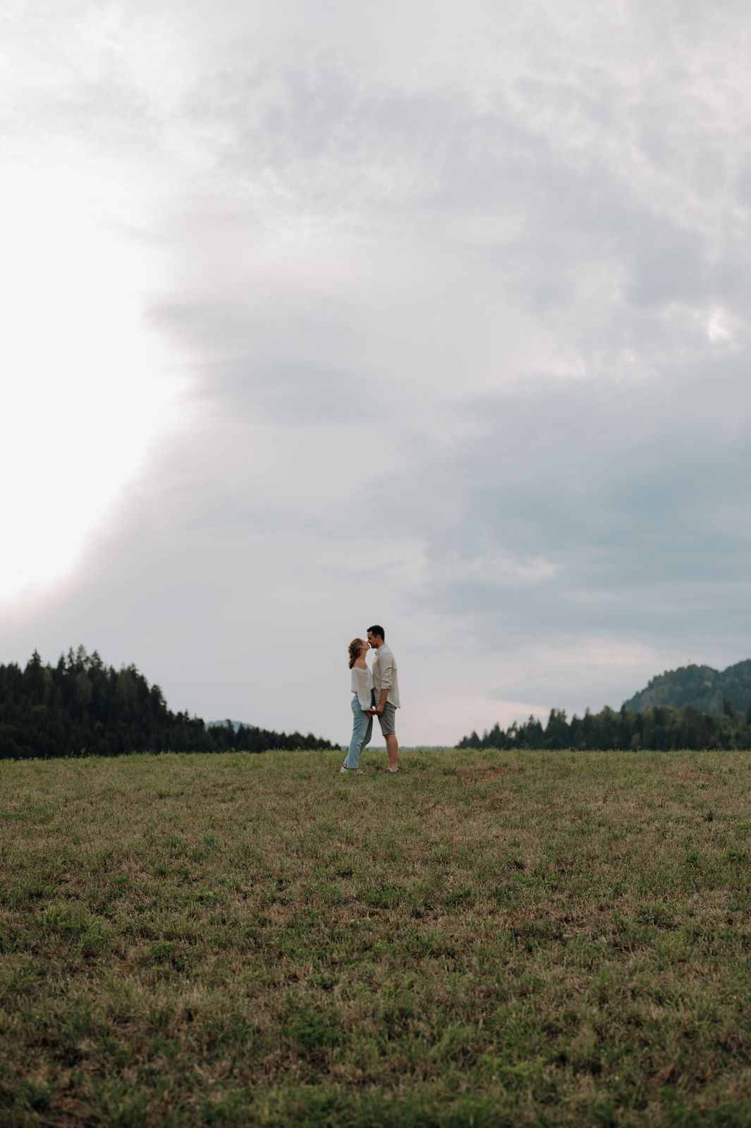 Hochzeitsfotografin in Klagenfurt für moderne, stilvolle und ungestellte Hochzeitsfotos